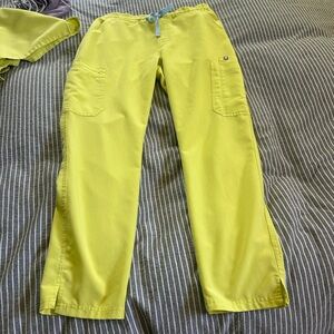 Figs Citrate Scrub pants with ruched back. Like new.